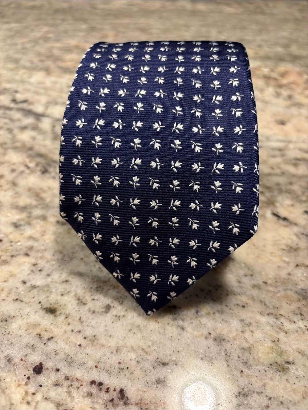 Like New 📈 ETON Jacquard Silk Navy & Silver Floral Print Contemporary Cut Tie